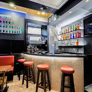 Alessandro Palace & Bar Vandrarhem